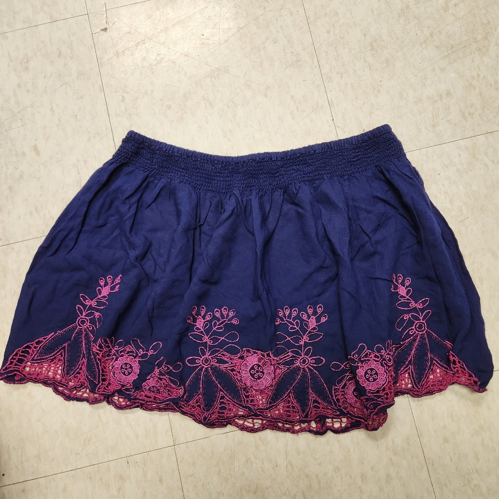 Short navy skirt